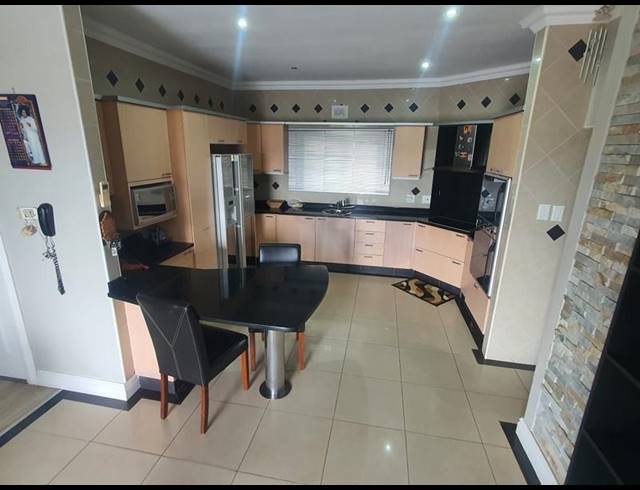 4 BEDROOM HOUSE FOR SALE IN SUNNINGDALE